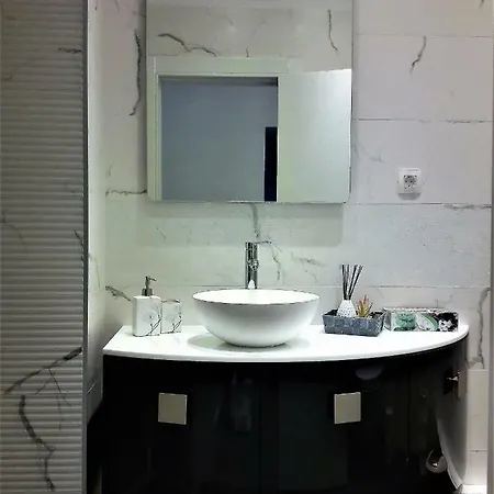 Апартаменти Ena *