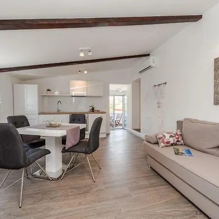 Ena Апартаменти Задар