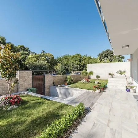 Апартаменти Ena *