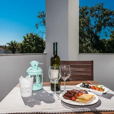 Ena Апартаменти Задар